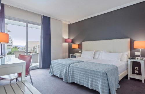 Comarruga Hotel | Relax at Hotel Balneario Playa de Comarruga with Spa & Pool