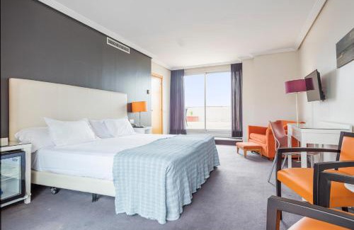 Comarruga Hotel | Relax at Hotel Balneario Playa de Comarruga with Spa & Pool