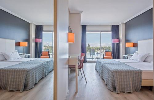 Comarruga Hotel | Relax at Hotel Balneario Playa de Comarruga with Spa & Pool