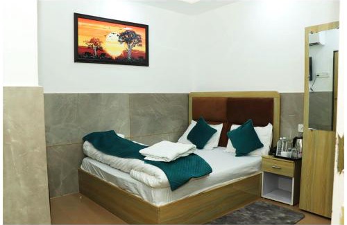 Varanasi Hotel | HOTEL Banaras # paradise Varanasi Near Kashi Vishwanath Temple - Free Public Parking and Wifi Facilities - Air Conditioning Room - Best Hotel