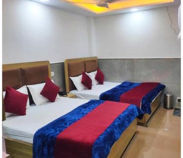 Varanasi Hotel | HOTEL Banaras # paradise Varanasi Near Kashi Vishwanath Temple - Free Public Parking and Wifi Facilities - Air Conditioning Room - Best Hotel