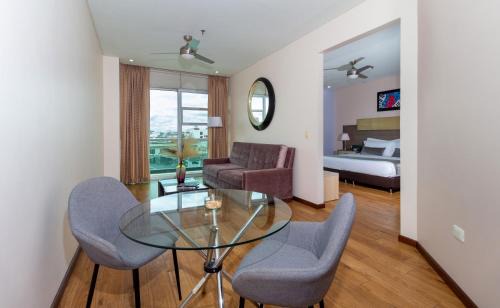 Monteria Hotel | Discover Hotel Baroca: 4-Star Retreat with Pool & Hot Tub