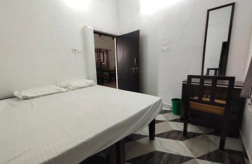 Fatehpur Sikri Hotel | Family-Friendly Stay at Hotel Basant Palace with Dining Options