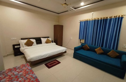 Sidhi Hotel | Budget-Friendly Stay at Hotel Basant Palace with Breakfast
