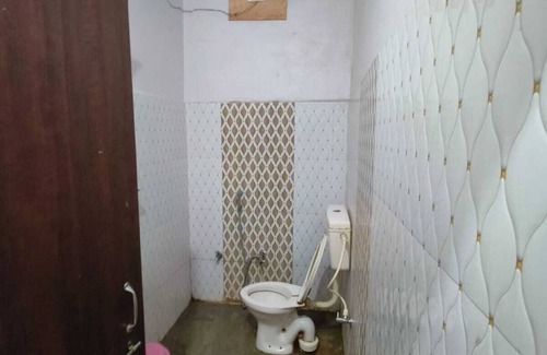 Sidhi Hotel | Budget-Friendly Stay at Hotel Basant Palace with Breakfast