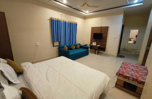Sidhi Hotel | Budget-Friendly Stay at Hotel Basant Palace with Breakfast