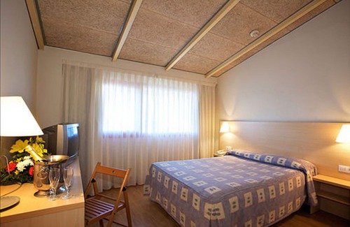 Vilafranca del Penedes Hotel | Budget-Friendly Hotel Basic with Spa & Family Amenities