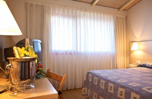Vilafranca del Penedes Hotel | Budget-Friendly Hotel Basic with Spa & Family Amenities