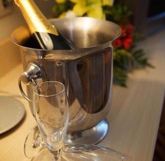 Vilafranca del Penedes Hotel | Budget-Friendly Hotel Basic with Pet and Child Amenities