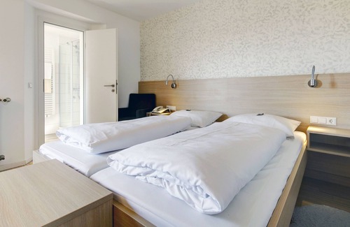 Grossbettlingen Hotel | Book Hotel Bauer Großbettlingen - Rated 9.6/10, Family-Friendly