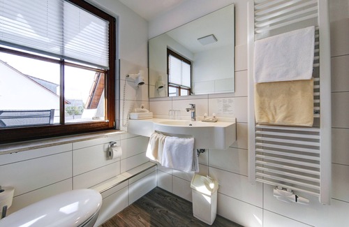 Grossbettlingen Hotel | Book Hotel Bauer Großbettlingen - Rated 9.6/10, Family-Friendly