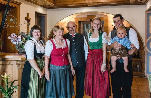 Osterhofen Hotel | Comfortable Stay at Hotel Bayrischer Löwe - Pet Friendly