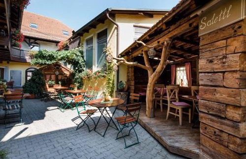 Osterhofen Hotel | Comfortable Stay at Hotel Bayrischer Löwe - Pet Friendly