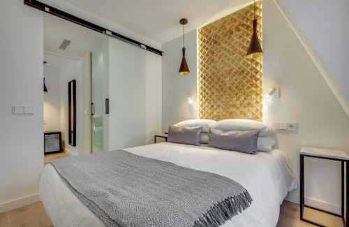 Quartier Saint-Ambroise Hotel | Cozy Retreat at Hotel Beausejour with Dining Options