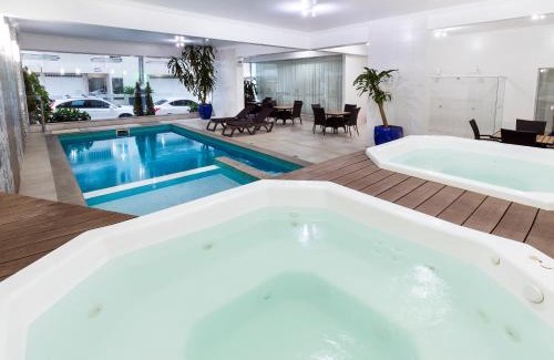 Centro Hotel | Enjoy Relaxation at Hotel Bella Camboriú with Pool & Hot Tub