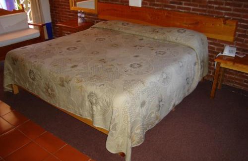 Huasca De Ocampo Hotel | Relax at Hotel Bella Vista: Family-Friendly with Pool & Hot Tub