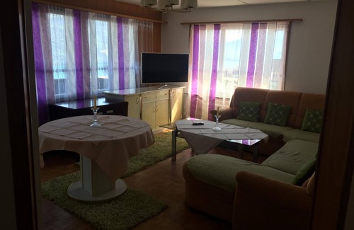 Krattigen Hotel | Hotel Bellevue Bären: Perfect Getaway with Pool & Dining