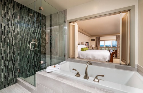 City Center Hotel | Experience Hotel Bellwether: Top-Rated Stay with Spa & Dining
