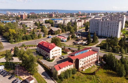 Petrozavodsk Hotel | Budget-Friendly Hotel Belye Nochi with Hot Tub & More