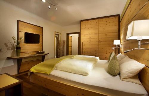 Scheidegg Hotel | Discover Comfort at Hotel Bergblick with Pool & Hot Tub