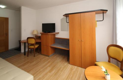 Obernhausen Hotel | Relax at Hotel Berghof Wasserkuppe with Oceanfront Views