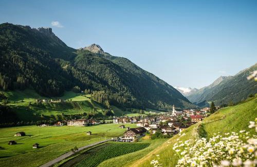 Neustift Im Stubaital Hotel | Discover Hotel Bergjuwel: Oceanfront Comfort & Spa Bliss