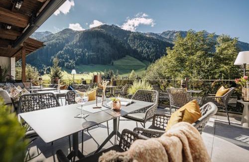 Hippach Hotel | Elegant Hotel Bergkristall Zillertal with Spa & Ocean View