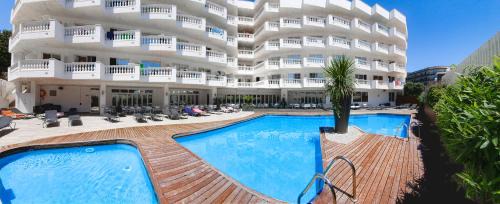 Calella Hotel | Relax at Hotel Bernat II: 4-Star Oceanfront Retreat
