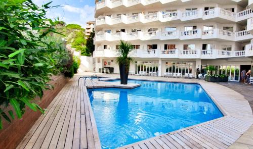 Calella Hotel | Relax at Hotel Bernat II: 4-Star Oceanfront Retreat