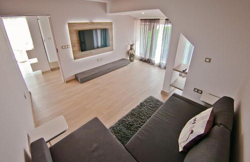 Saints Constantine and Helena Hotel | Oceanfront Hotel Amfora with Exceptional Guest Rating 9.2