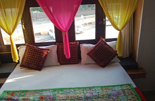 Jaisalmer Hotel | Budget-Friendly Stay at Hotel Bhadu Place with Breakfast