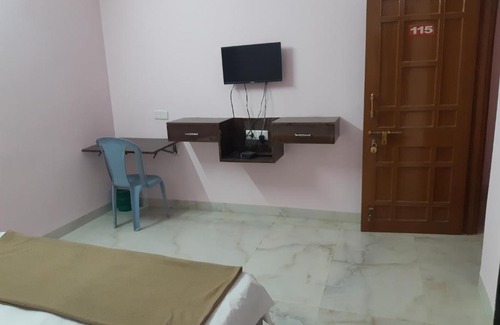 Nanded Hotel | Cozy Hotel Bhaiji Palace: Family-Friendly with Breakfast
