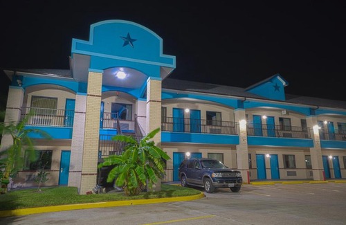 Clear Lake Shores Hotel | Pet-Friendly Retreat at Hotel Bliss Kemah Awaits You