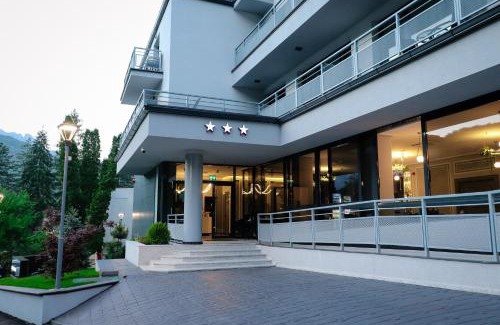 Caciulata Hotel | Discover Hotel Bloom: Oceanfront Oasis with Spa & Pool