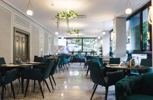 Caciulata Hotel | Discover Hotel Bloom: Oceanfront Oasis with Spa & Pool