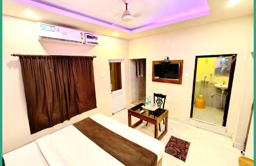 Bodh Gaya Hotel | Hotel Blue Sagar Near Metta Buddharam Temple
