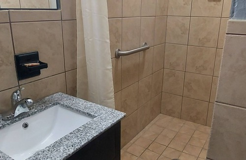 DeLand Hotel | Affordable Family-Friendly Stays at HOTEL BLUE