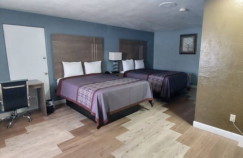 DeLand Hotel | Affordable Family-Friendly Stays at HOTEL BLUE