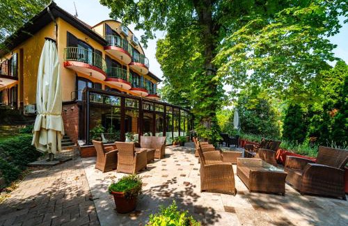 Kutvolgy Hotel | Budget-Friendly Hotel Bobbio with Family and Pet Amenities