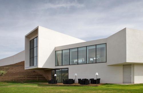Entrena Hotel | Explore Hotel-Bodega Finca de Los Arandinos with Spa & Hot Tub