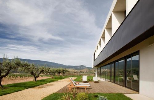 Entrena Hotel | Explore Hotel-Bodega Finca de Los Arandinos with Spa & Hot Tub