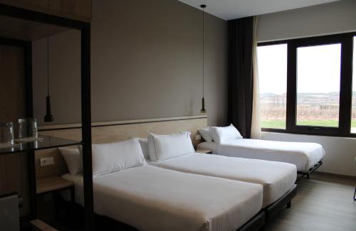 Navarrete Hotel | Explore Hotel Bodega FyA - Seaside Comfort with Spa Access