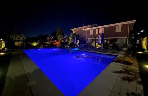 Lugana Hotel | Inviting Hotel Bolero: Oceanfront Bliss with Pool & Hot Tub
