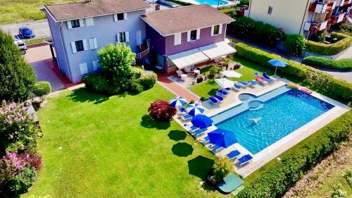 Lugana Hotel | Inviting Hotel Bolero: Oceanfront Bliss with Pool & Hot Tub