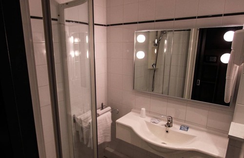 Lens Hotel | Discover Hotel Bollaert: Family-Friendly with Spa Access
