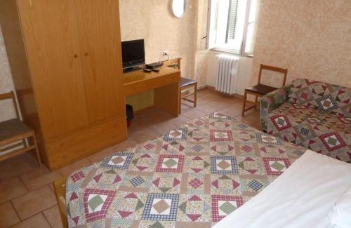 Foligno Hotel | Discover Hotel Bolognese: Pet-Friendly with Breakfast Included