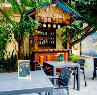 Inhambane Hotel | Budget-Friendly Hotel Bom Amigo with Pet and Child Amenities