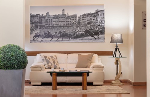 Lucignano d'Arbia Hotel | Discover Hotel Borgo Antico: Family-Friendly Retreat