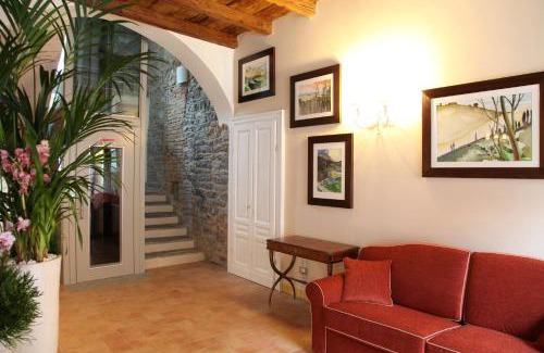 Como Hotel | Discover Hotel Borgo Antico: Enjoy Family-Friendly Amenities