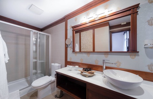 Seyhan Hotel | Discover Hotel Bosnali - Guest Rated 9.8 with Spa & Pool